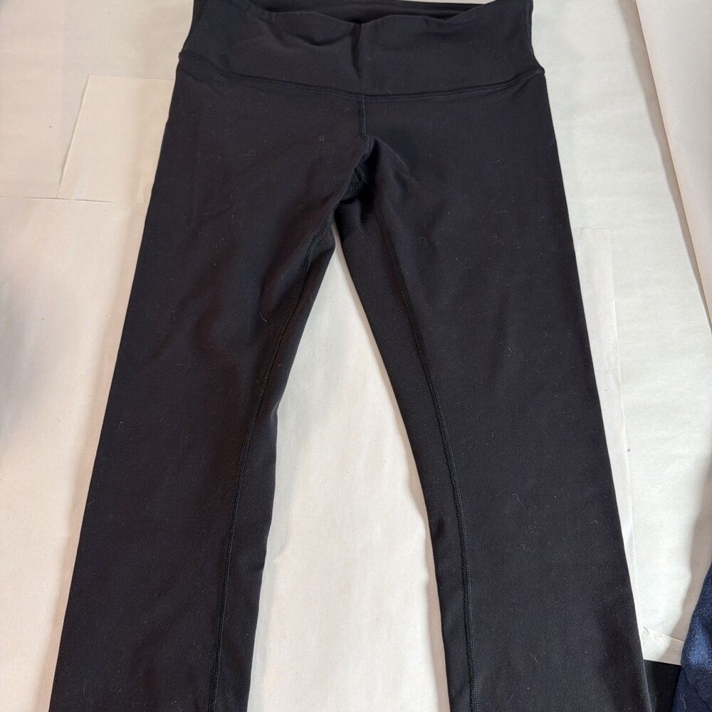 Lululemon Cropped Black Solid Leggings Women’s 6 Logo